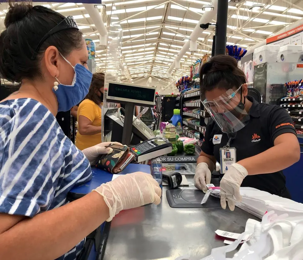 WOrkers in cabo wearing masks