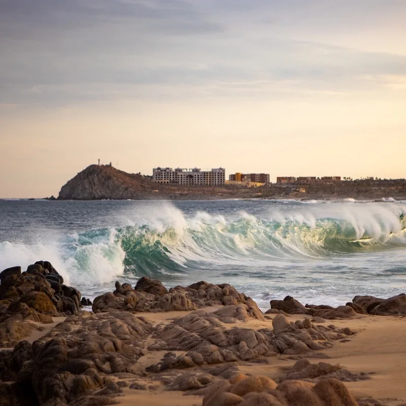 Large waves reaching los cabos shoreline