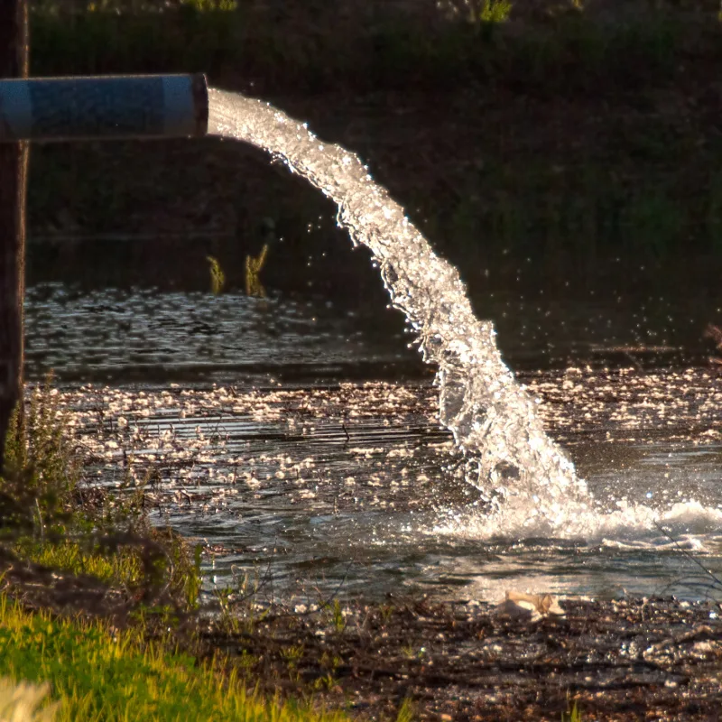 aquifer pumping water out of well