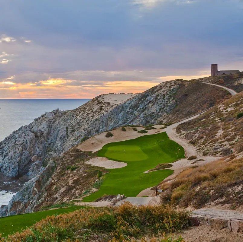 Beachside golf course on a cliff with desert like surroundings