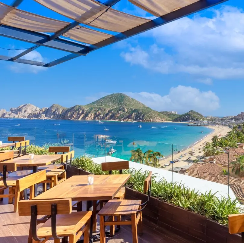 Restaurant in Los Cabos overlooking the ocean