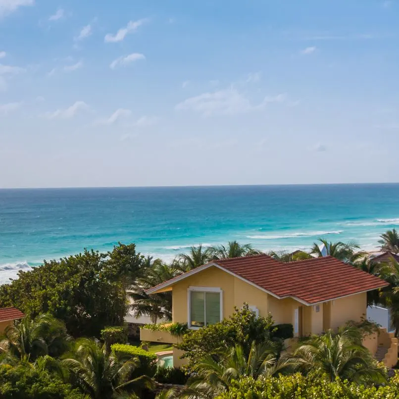 1-Luxury-housing-with-trees-near-the-ocean