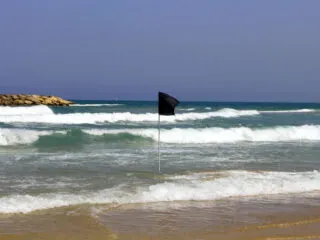Authorities Remind Visitors To Follow Black Flag Warning On Beaches