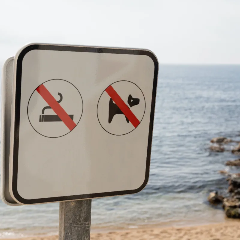 No smoking sign on beach