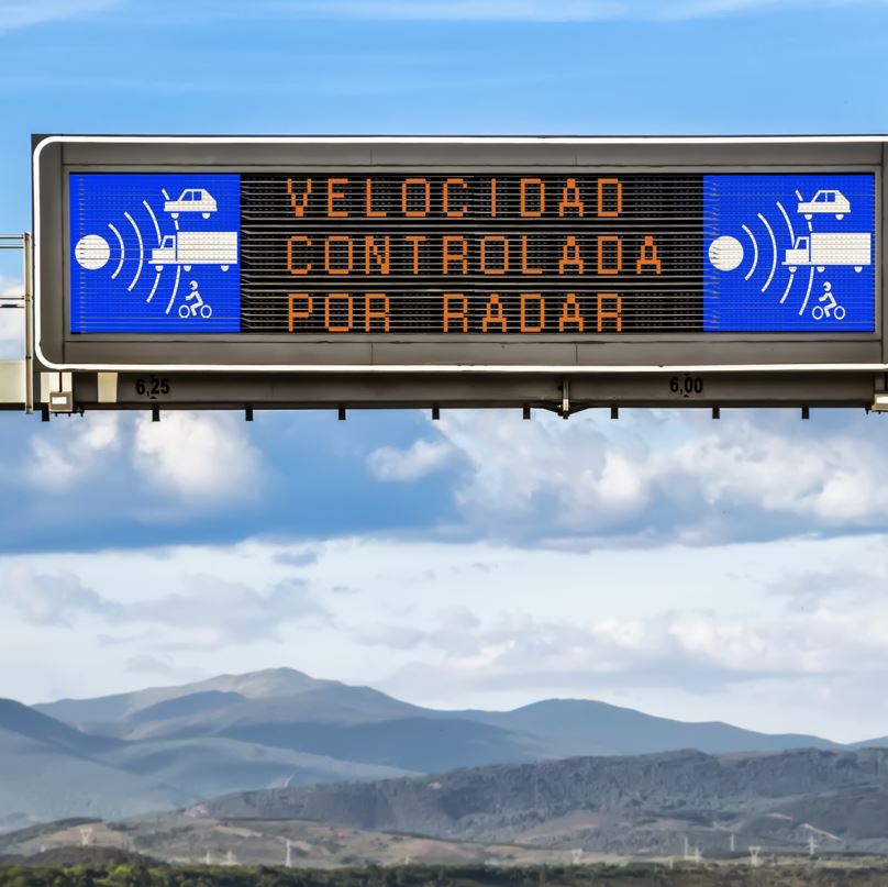Traffic sign in Spanish informing of radar