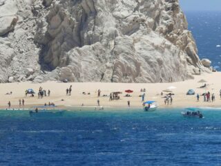Over 1 Million U.S. Tourists Have Already Booked Their Winter Vacations In Cabo 