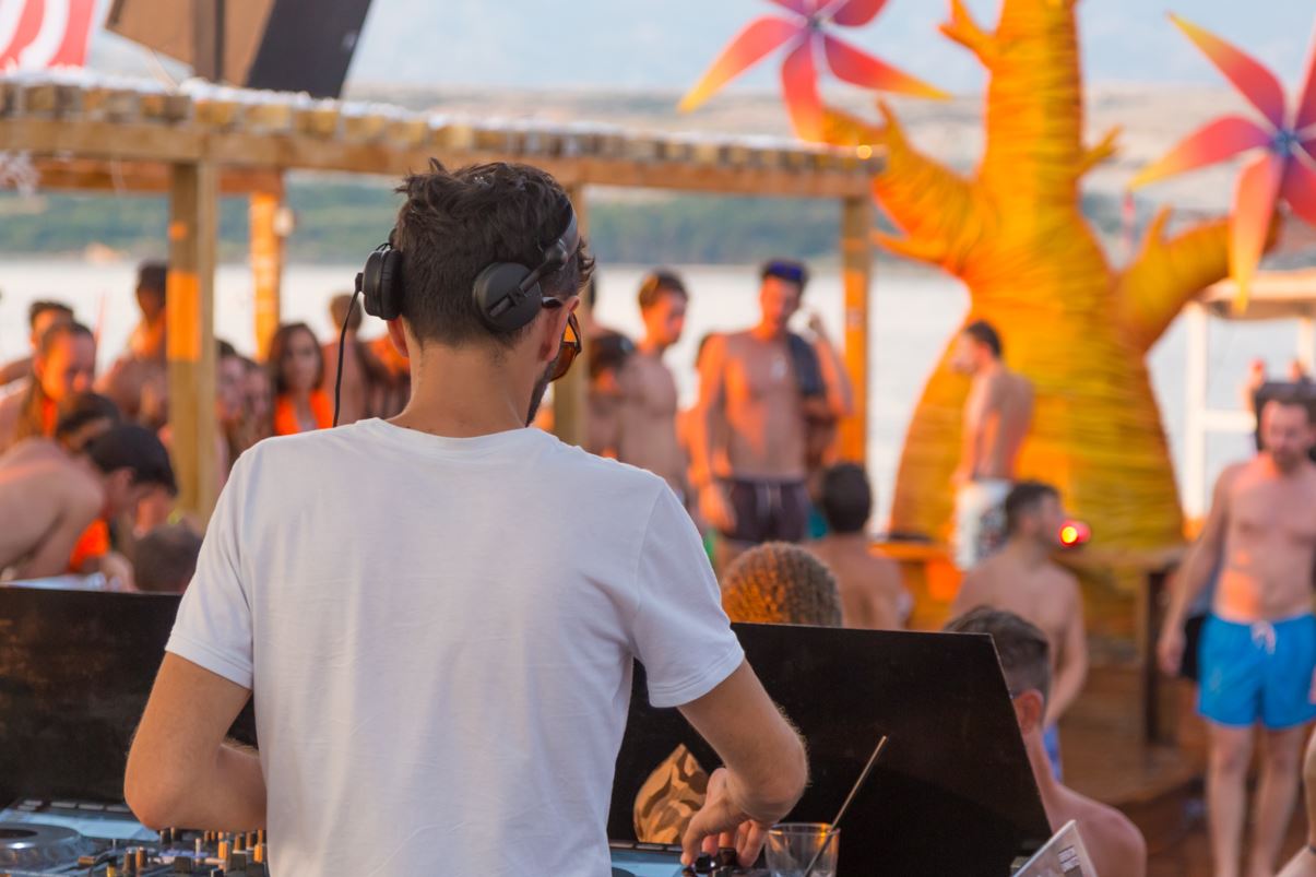 Mainstream Music Banned From Los Cabos Restaurants And Bars Unless They Pay Royalties