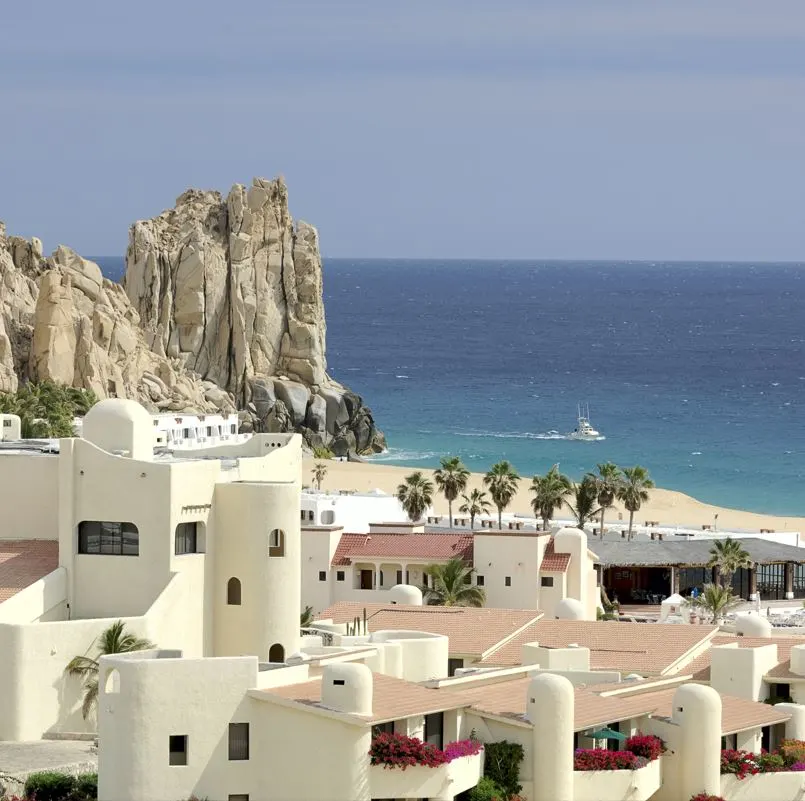 Resort in Los Cabos in front of the ocean 
