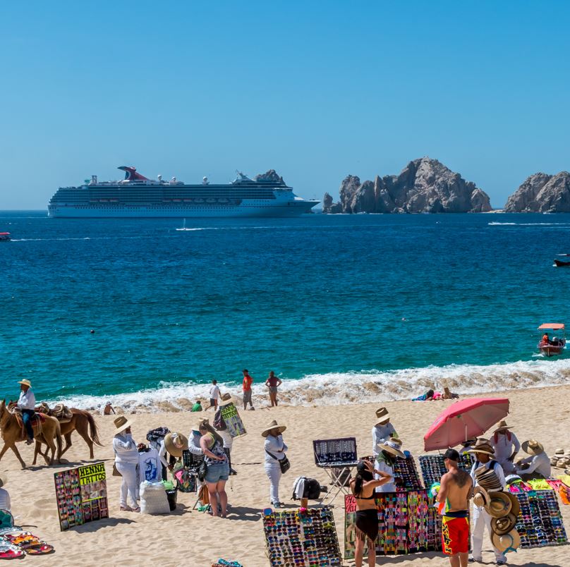 Cruise and Tourists in Los Cabos Shores