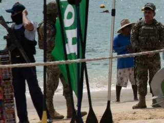 Soldiers Deployed On Los Cabos Beaches To Prevent Crime