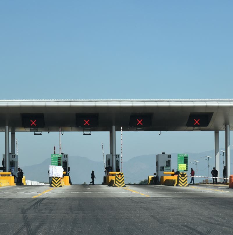 Closed toll booth near Los Cabos causing traffic jams