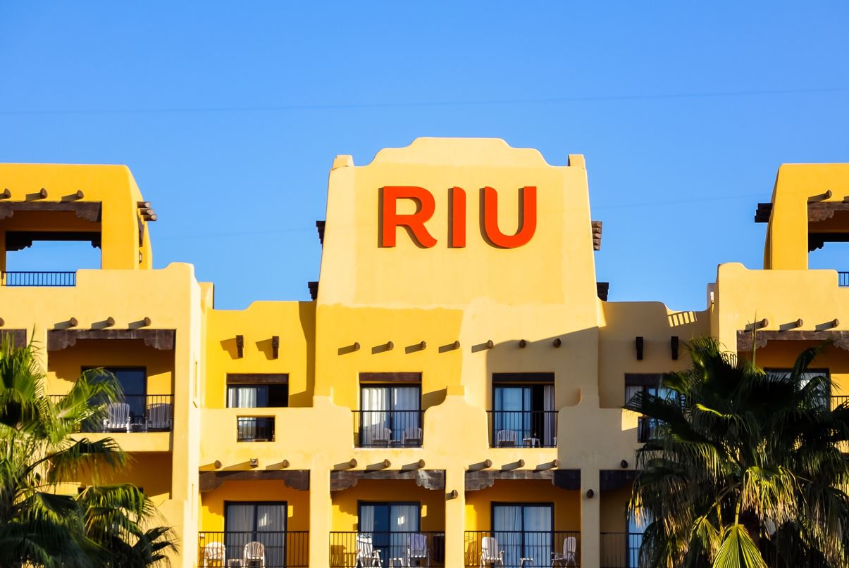 Los Cabos' Riu Santa Fe AllInclusive Reopens After Being Fully