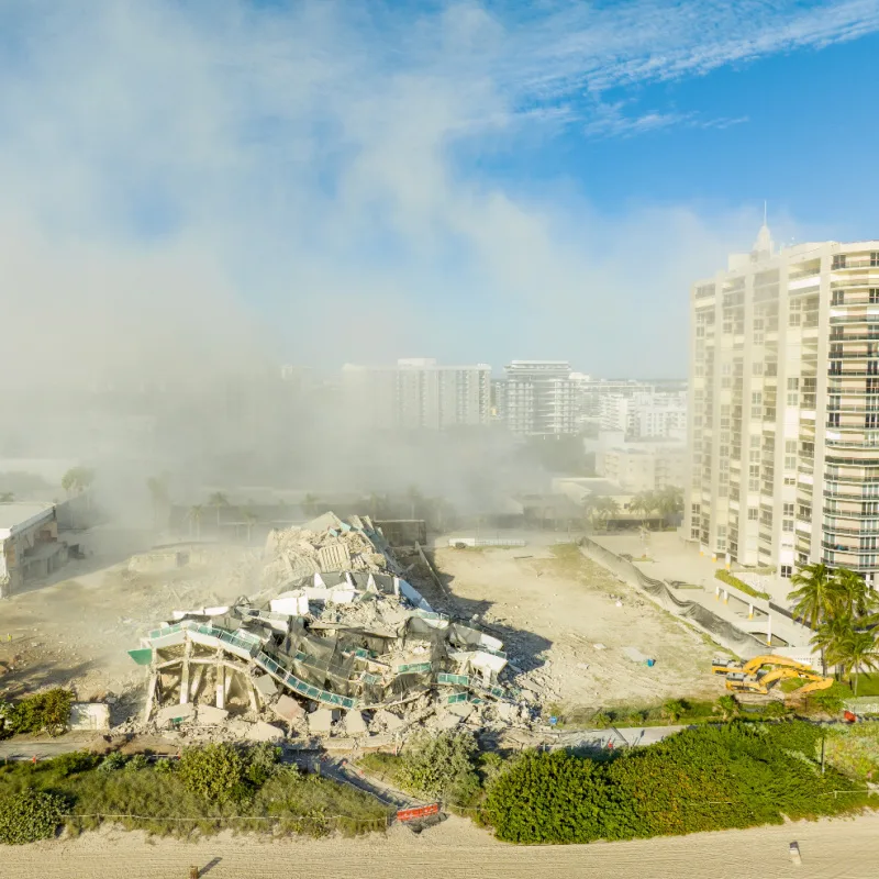 Large hotel collapsed due to earthquake