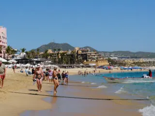 Los Cabos Beaches To Increase Monitoring And Cleaning During Winter Visitor Increase