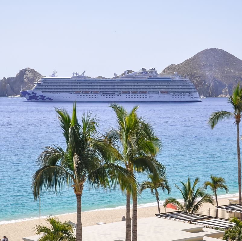Cruise ship leaving the bay in Los Cabos