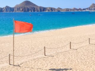 Los Cabos Authorities Ramp Up Beach Flag Awareness to Keep Tourists Safe