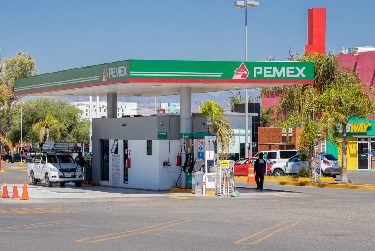 American Tourist In Los Cabos Has Credit Card Swapped And Maxed Out After Buying Gas