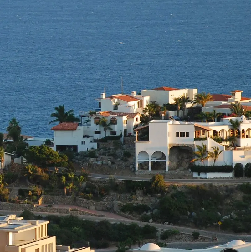 Large house overlooking the beach at El Pedregal