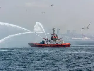 Los Cabos Deploys Fire Boat To Protect Tourists At Sea