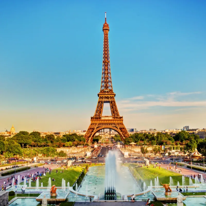 Picture of the Eiffel Tower in Paris France