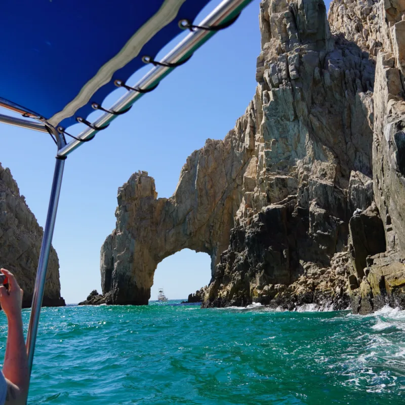 Tourists on a boat out to the Los Cabos arch