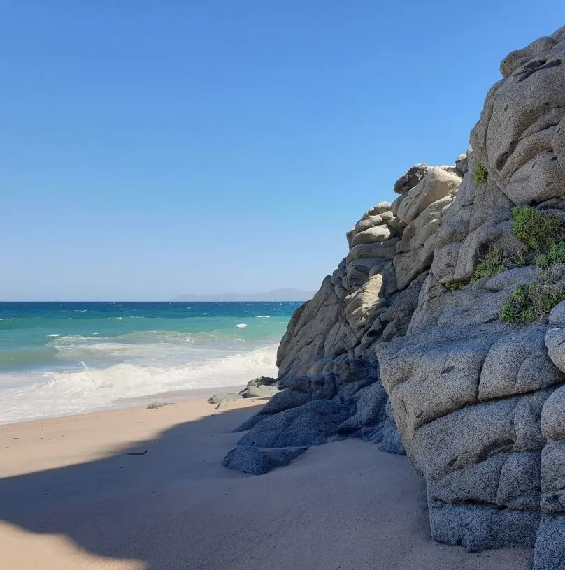 The cliffs at Playa El Saltito near La Paz