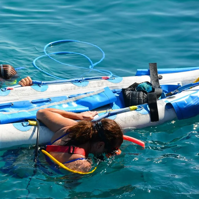 Women in a snuba session with an oxygen tank