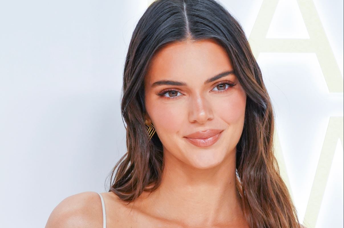 Kendall Jenner & Hailey Bieber Spotted Vacationing In Los Cabos - The ...