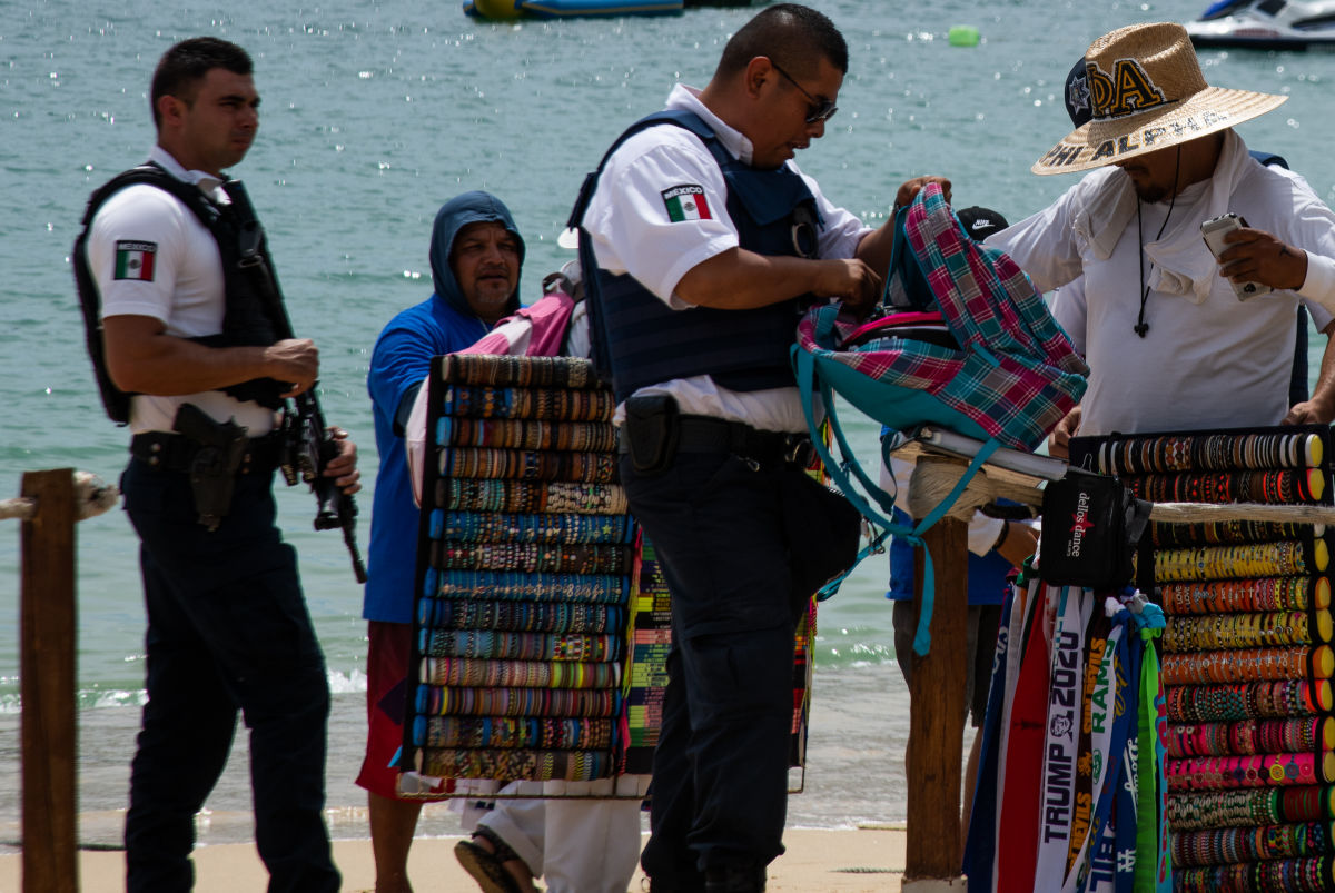 Los cabos police