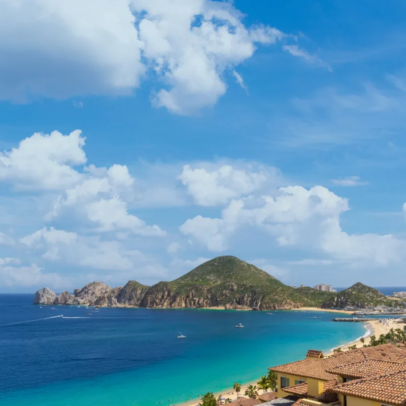 Beach in Los Cabos with houses on the front