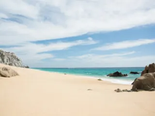 Los Cabos Tourists Urged To Pay Attention To Safety Hazards On All Beaches