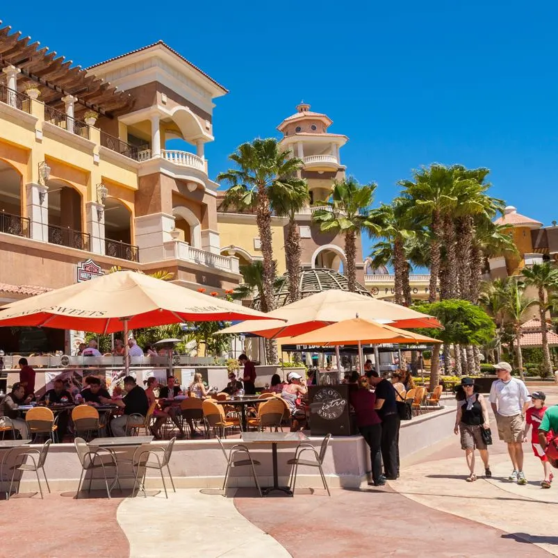 Travelers eating at a restaurant in Los Cabos