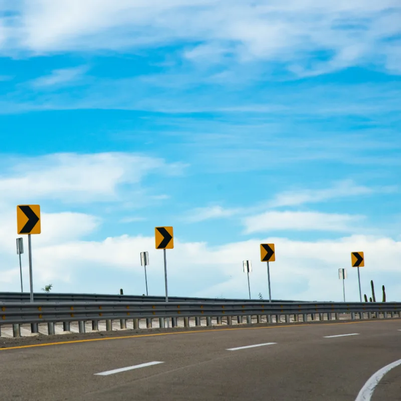 Road in Los Cabos with 'turn right' signs