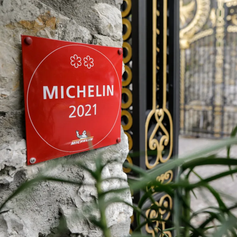 Details-with-a-2-Michelin-stars-restaurant-sign