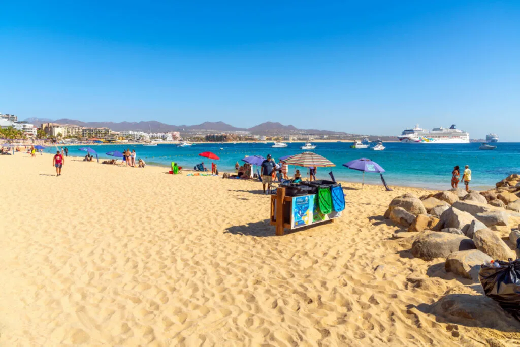 Los Cabos Removing Unauthorized Vendors From Beaches
