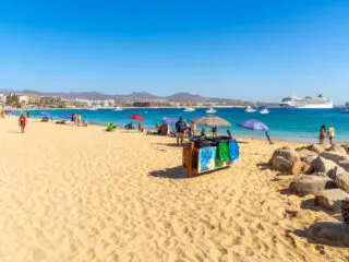 Los Cabos Removing Unauthorized Vendors From Beaches