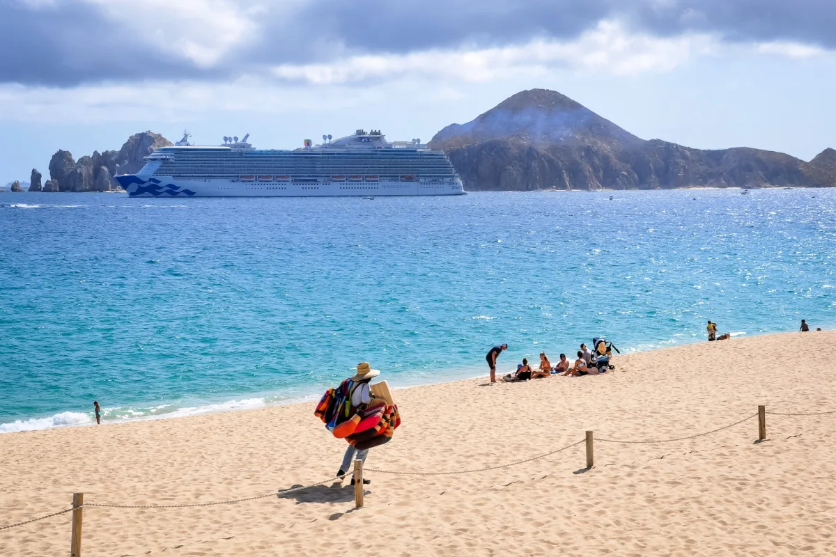 Los Cabos To Crack Down On Beach Vendors This High Season
