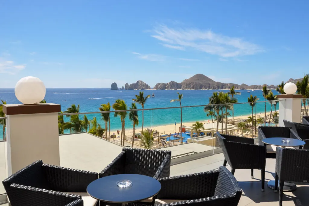 Los Cabos Tourists Not Cancelling Trips Despite Impending Hurricane