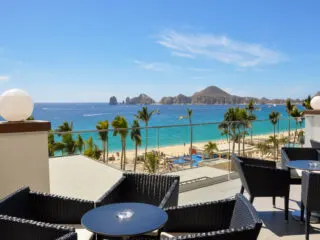 Los Cabos Tourists Not Cancelling Trips Despite Impending Hurricane