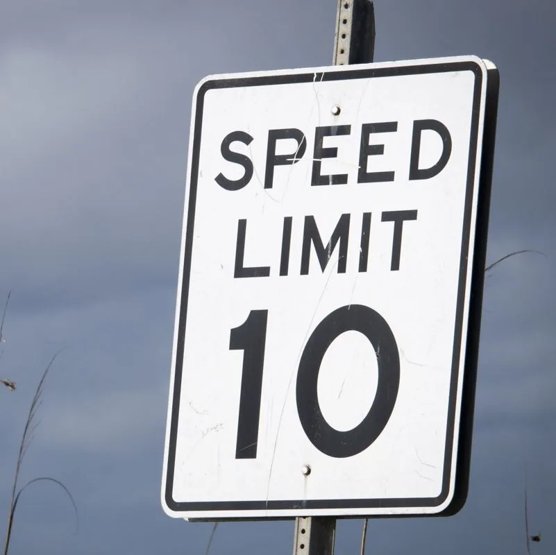 USA speed limit sign reading "10"
