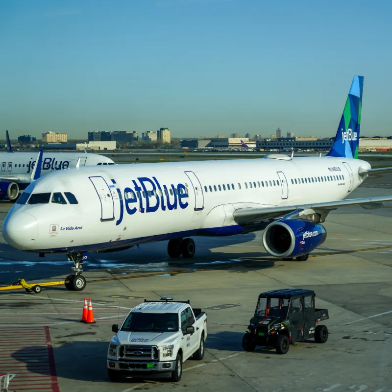 JetBlue plain in an airport
