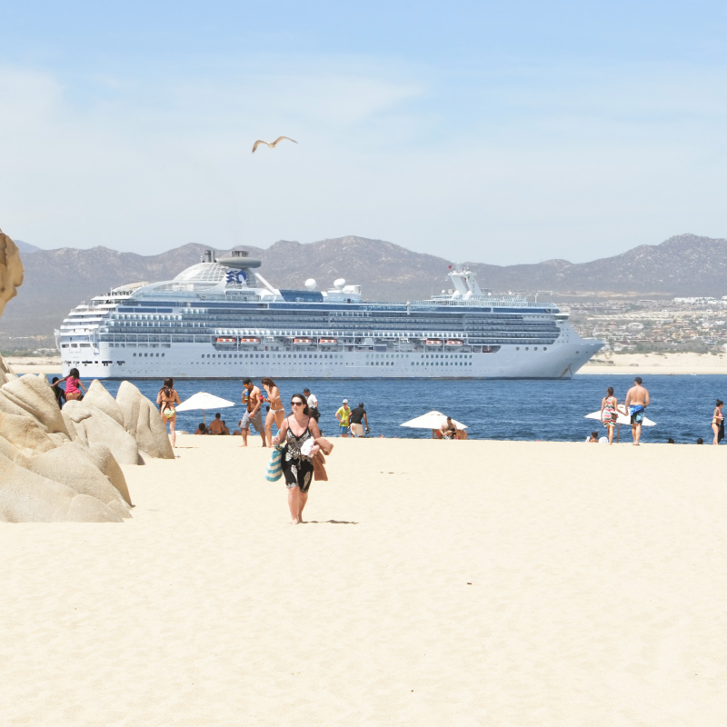 cruise ship and tourists in cabo