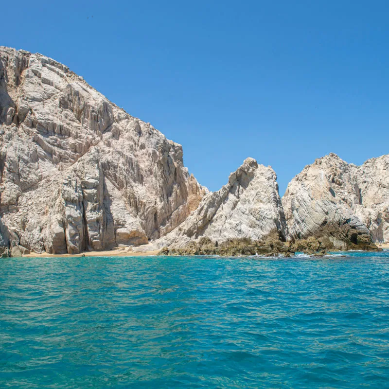 ocean in los cabos with rock formations