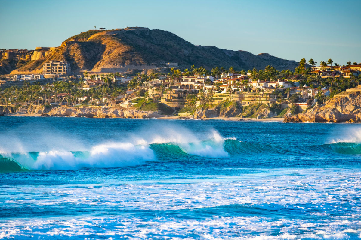 waves in Los Cabos