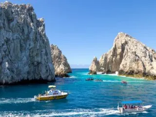 Tour boats sailing near the Los Cabos arch