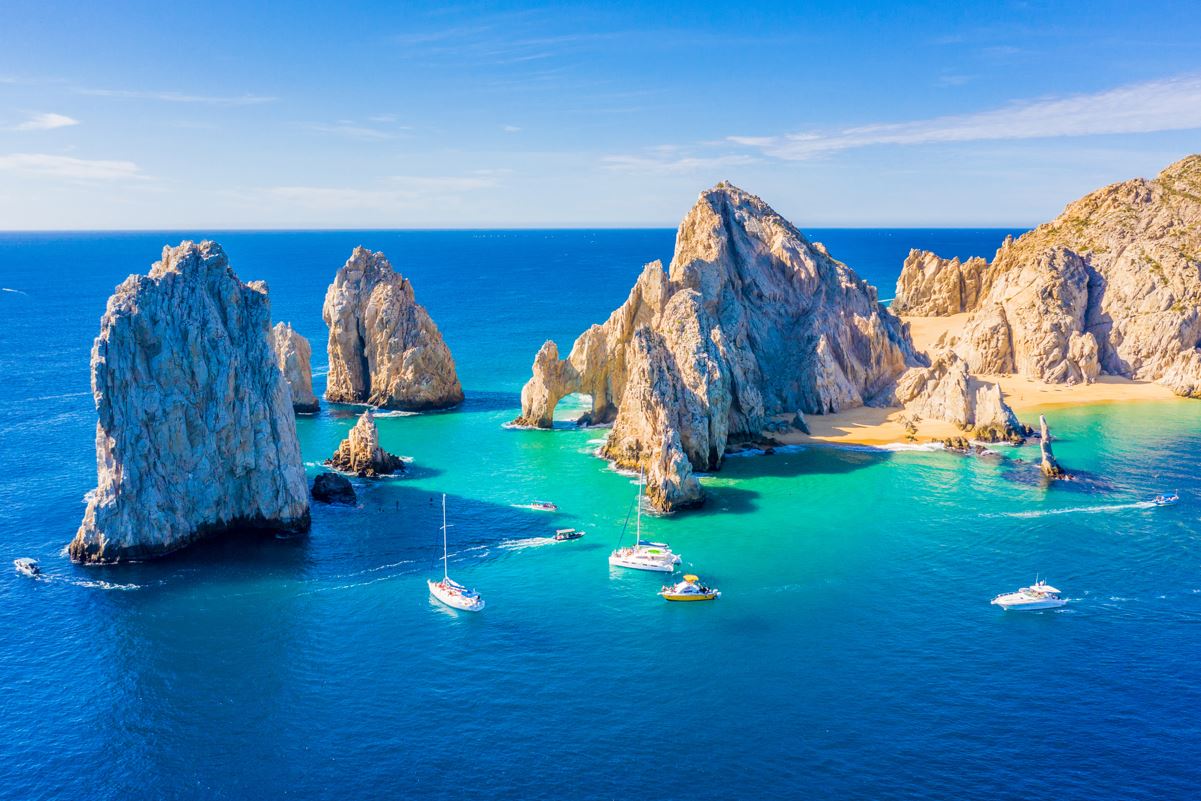 A view of the arch at Los Cabos with yachts in the bay
