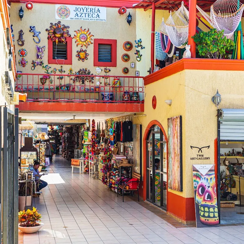 Shopping district for travelers to Los Cabos