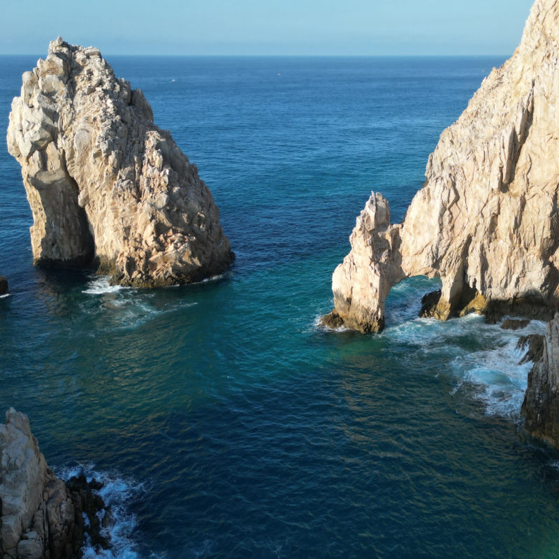 Aerial view of the famous arch in Los Cabos