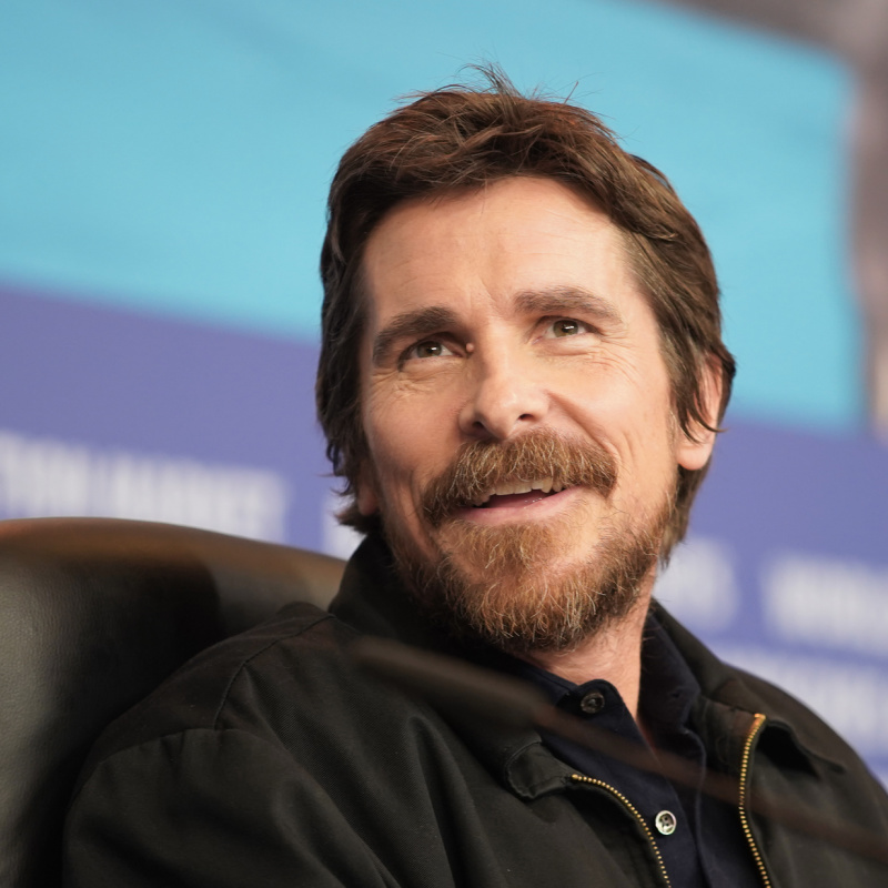christian bale smiling at press conference