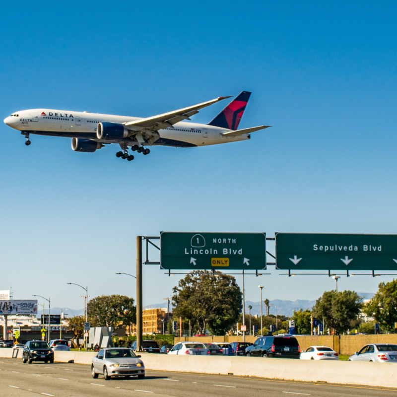 Delta Plane Landing at LAX